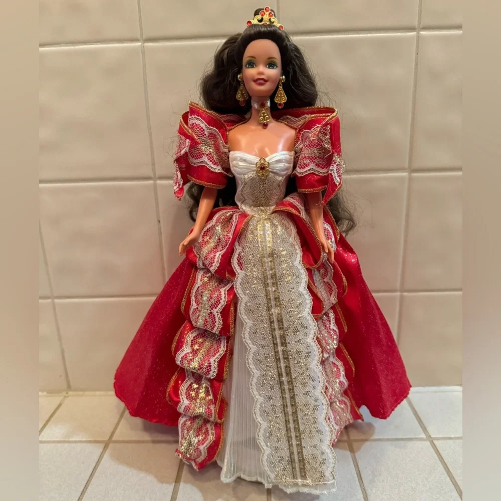 Happy Holidays Special Edition Brunette Barbie 1997